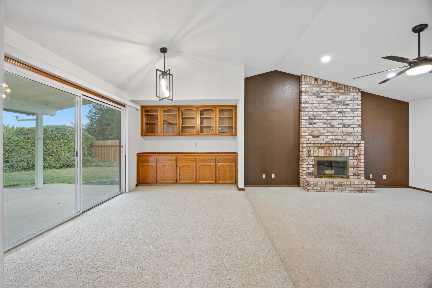 Detail Gallery Image 8 of 32 For 5612 Bluffs Dr, Rocklin,  CA 95765 - 3 Beds | 2 Baths