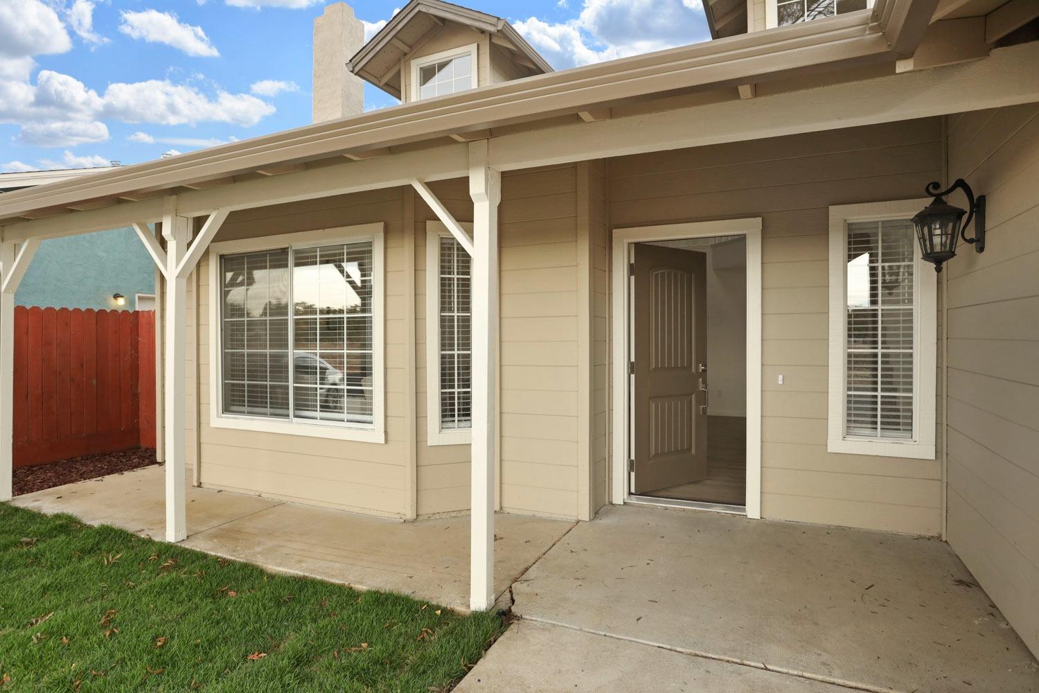 Detail Gallery Image 4 of 46 For 507 Poppy Ave, Patterson,  CA 95363 - 4 Beds | 2/1 Baths