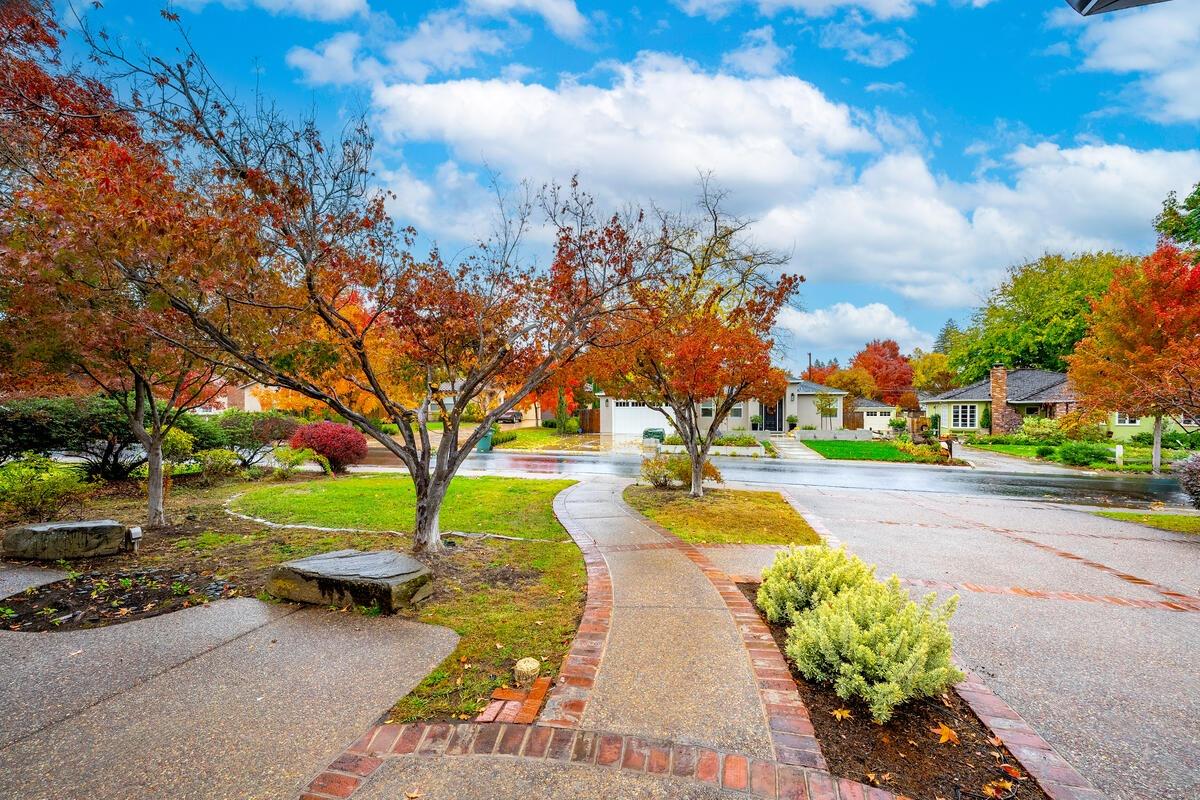 Detail Gallery Image 5 of 61 For 819 Casmalia Way, Sacramento,  CA 95864 - 3 Beds | 2 Baths