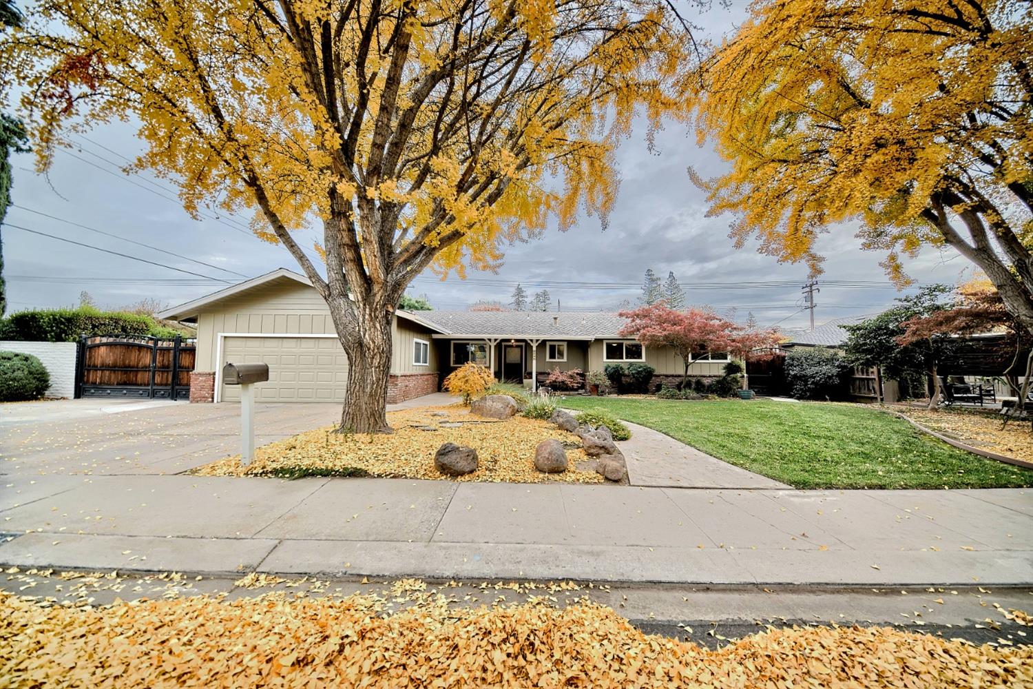 Detail Gallery Image 3 of 99 For 3304 Heartwood Way, Modesto,  CA 95350 - 4 Beds | 2 Baths