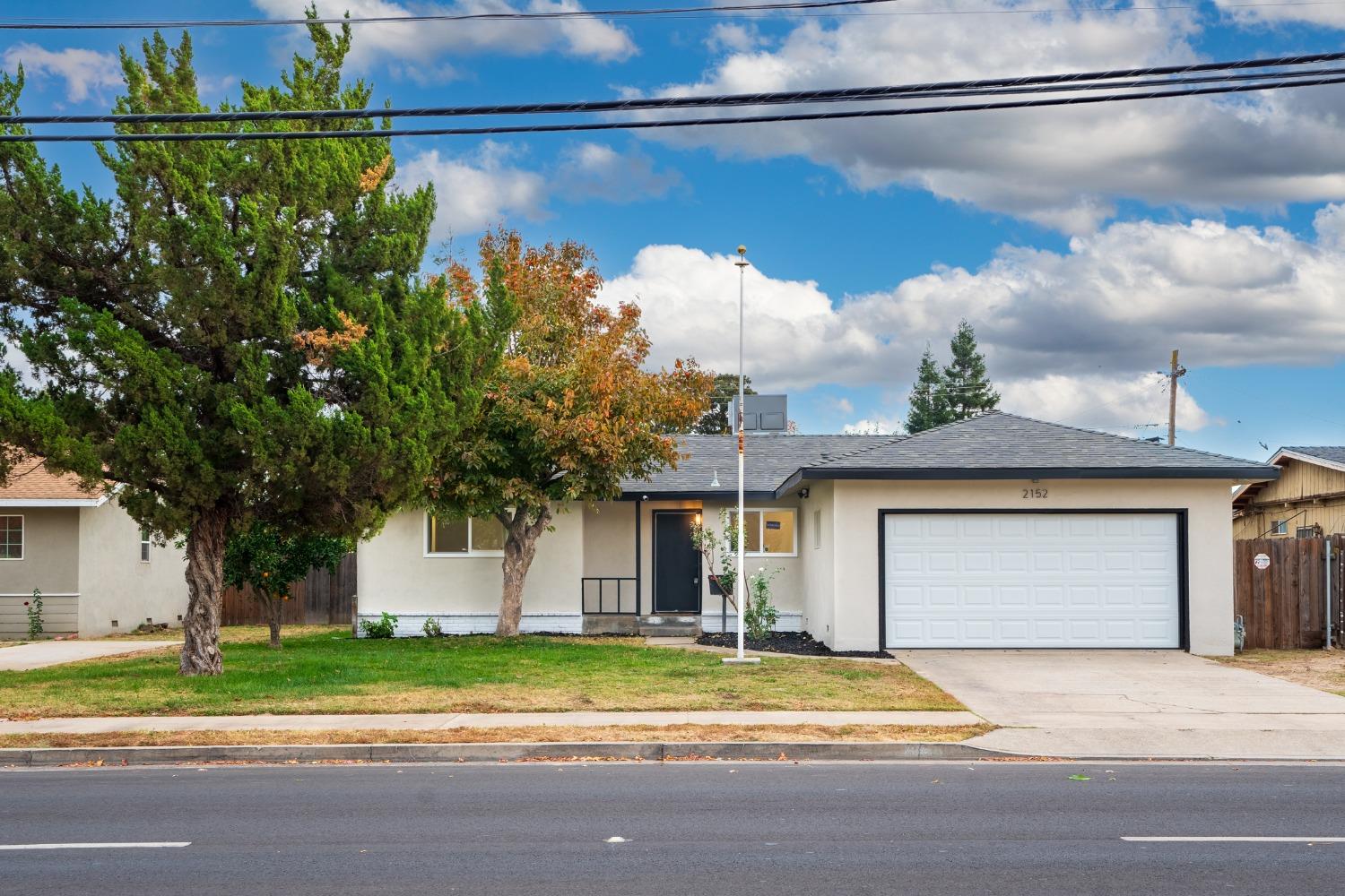 Detail Gallery Image 1 of 21 For 2152 1st St, Atwater,  CA 95301 - 3 Beds | 2 Baths