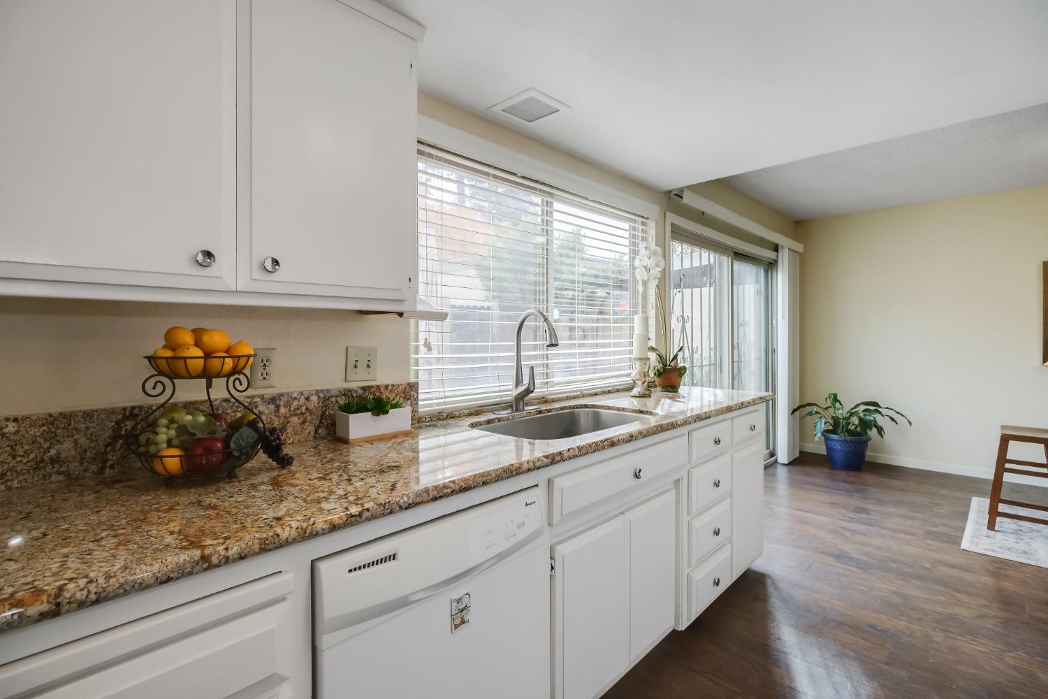 Detail Gallery Image 12 of 31 For 3227 Casitas Bonito, Sacramento,  CA 95825 - 3 Beds | 2/1 Baths