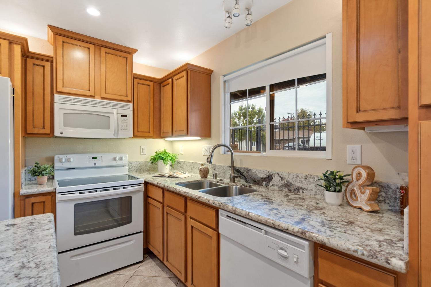 Detail Gallery Image 12 of 23 For 3108 Wemberley Dr, Sacramento,  CA 95864 - 3 Beds | 1 Baths