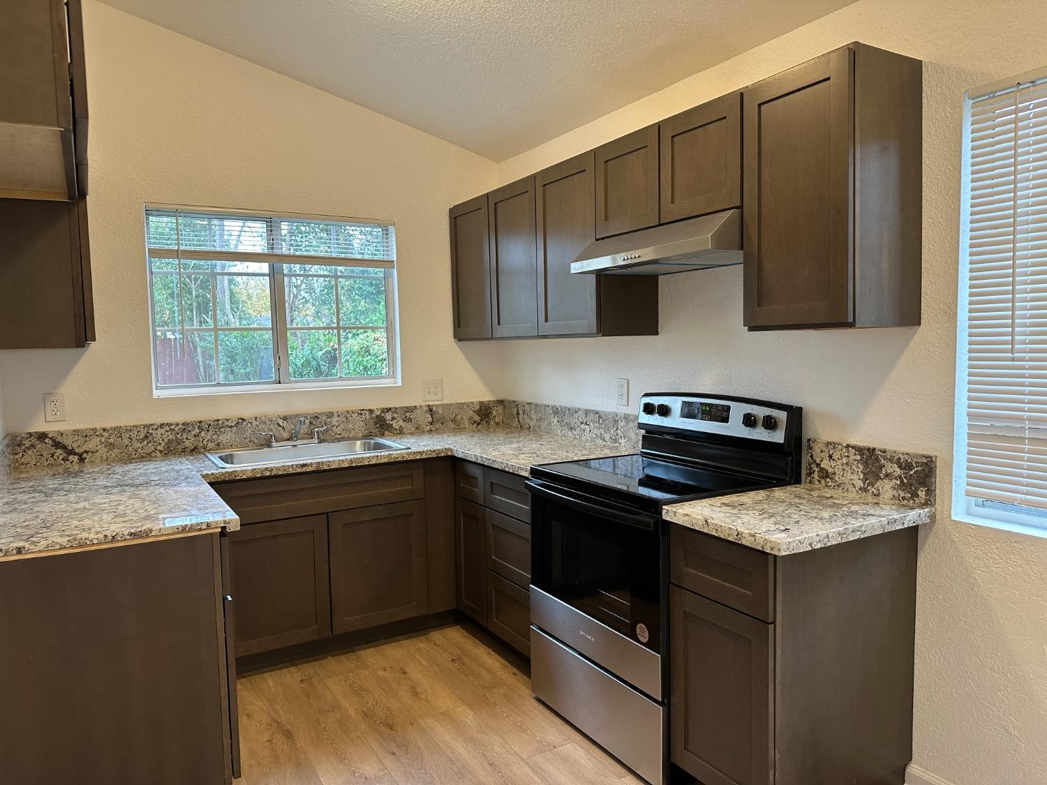 Detail Gallery Image 6 of 22 For 924 Carmel Ave, Sacramento,  CA 95838 - 2 Beds | 1 Baths