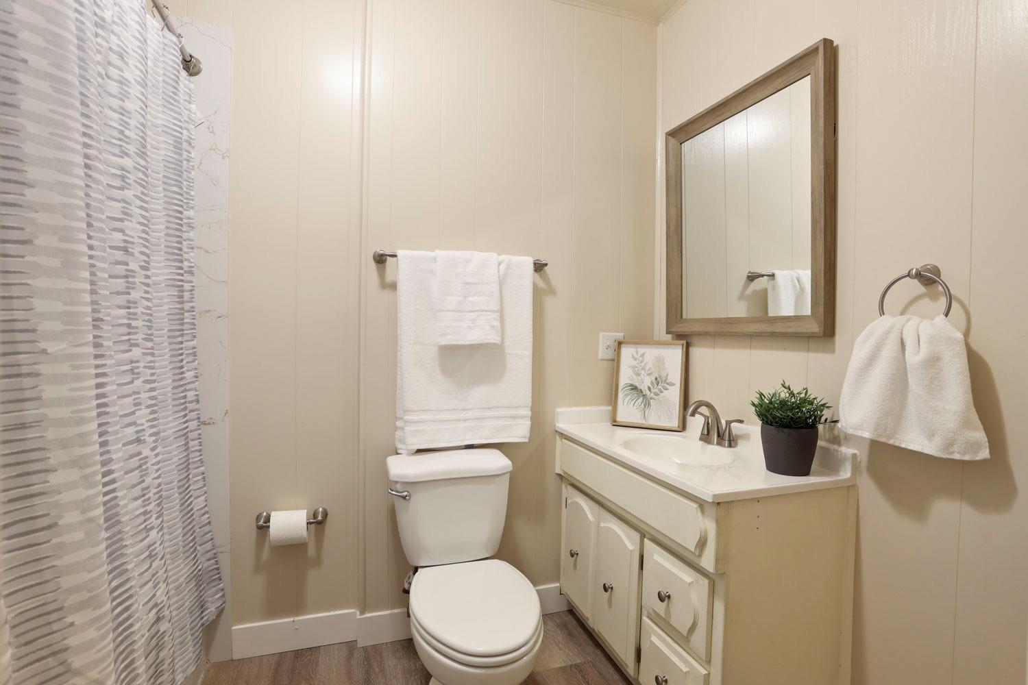 Detail Gallery Image 7 of 38 For 310 W North St, Manteca,  CA 95336 - 2 Beds | 2 Baths