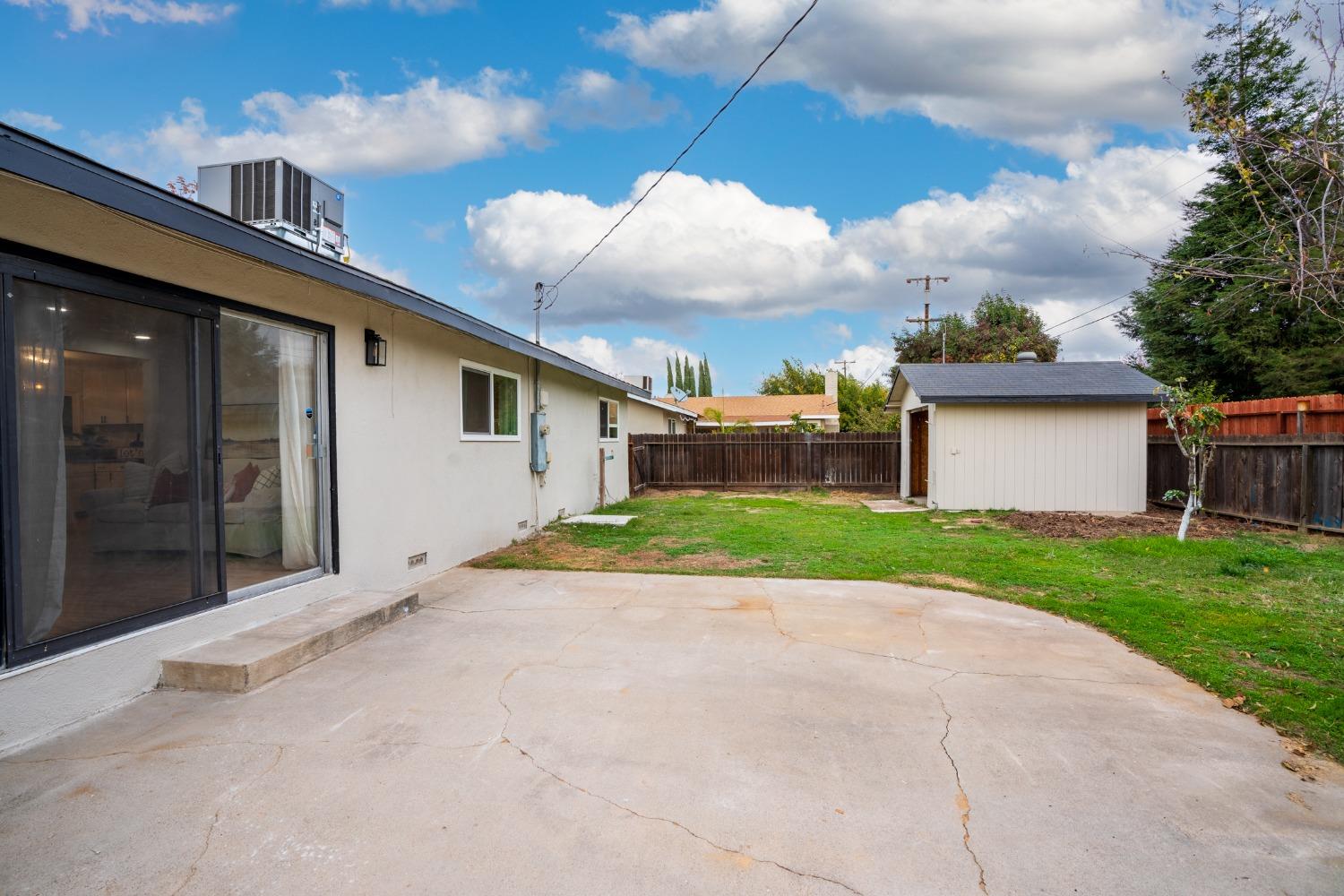 Detail Gallery Image 3 of 21 For 2152 1st St, Atwater,  CA 95301 - 3 Beds | 2 Baths