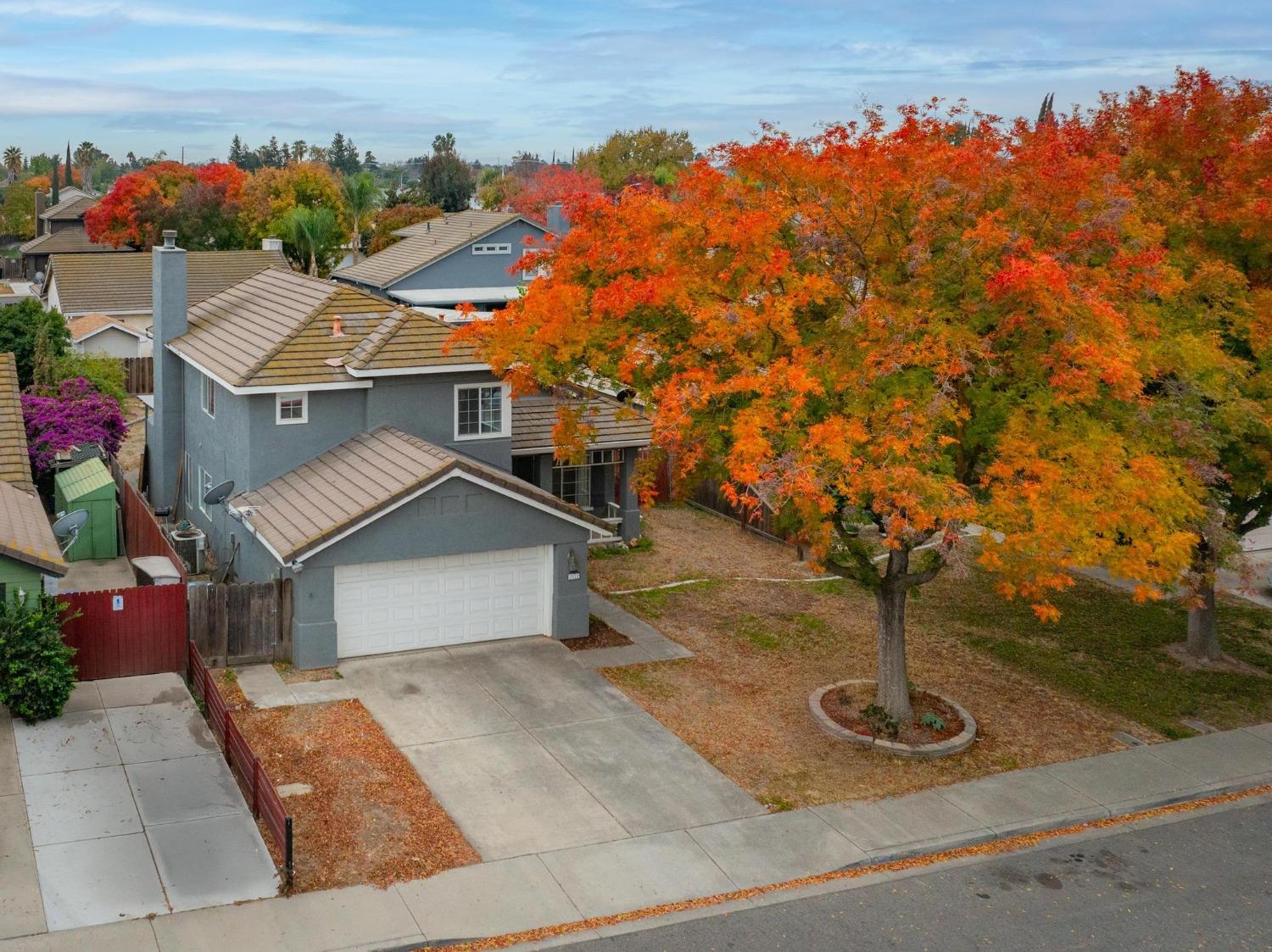 Detail Gallery Image 3 of 36 For 2212 Shadowbrook Way, Modesto,  CA 95351 - 4 Beds | 3 Baths