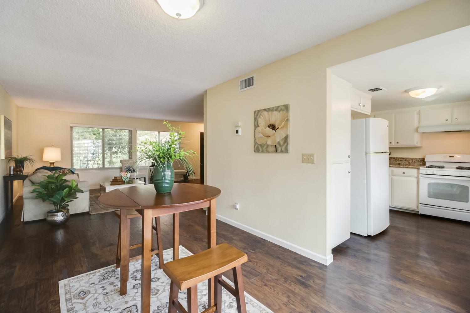 Detail Gallery Image 9 of 31 For 3227 Casitas Bonito, Sacramento,  CA 95825 - 3 Beds | 2/1 Baths