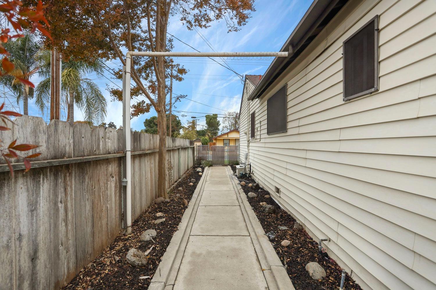 Detail Gallery Image 32 of 38 For 310 W North St, Manteca,  CA 95336 - 2 Beds | 2 Baths