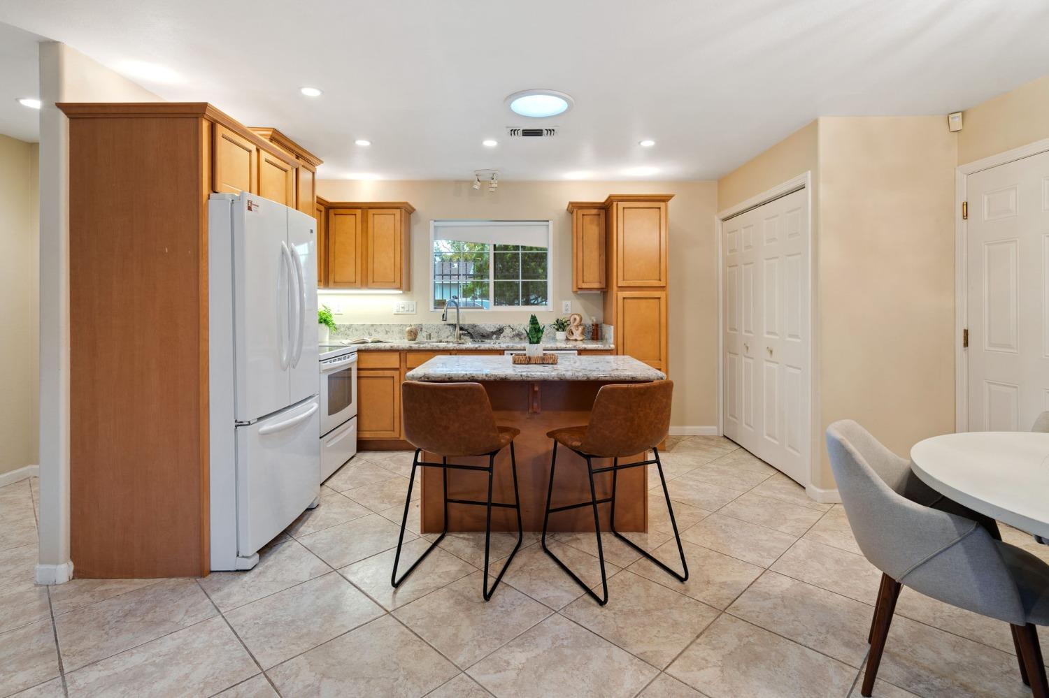 Detail Gallery Image 10 of 23 For 3108 Wemberley Dr, Sacramento,  CA 95864 - 3 Beds | 1 Baths