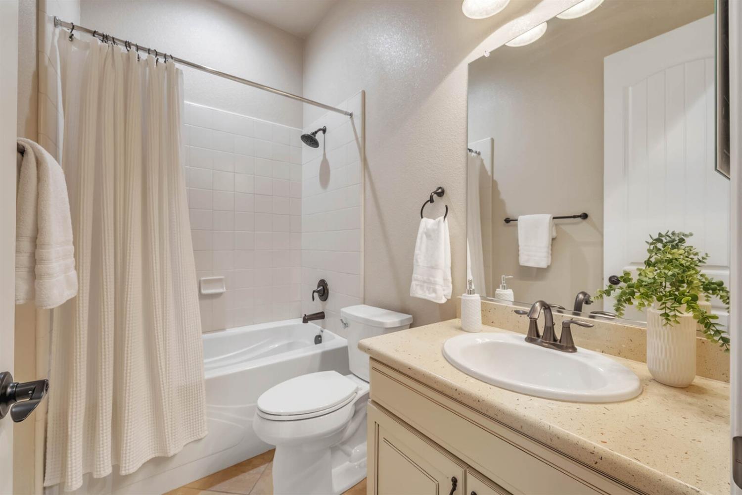 Detail Gallery Image 26 of 35 For 3625 Miners Ravine Dr, Roseville,  CA 95661 - 3 Beds | 2/1 Baths