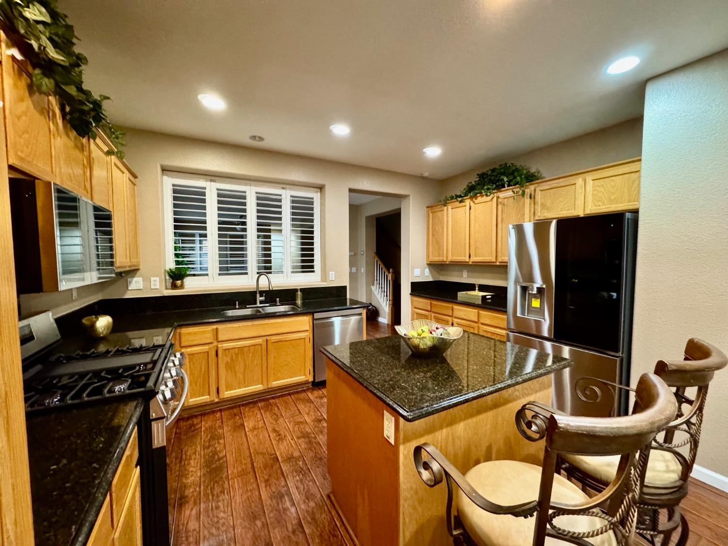 Detail Gallery Image 5 of 10 For 5011 Tuckerman Way, Sacramento,  CA 95835 - 3 Beds | 2 Baths