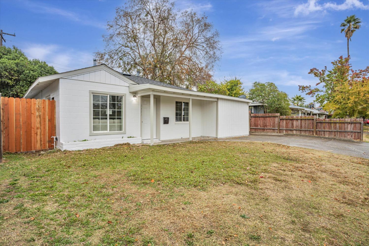 Detail Gallery Image 3 of 31 For 5351 Alcott Dr, Sacramento,  CA 95820 - 3 Beds | 1 Baths