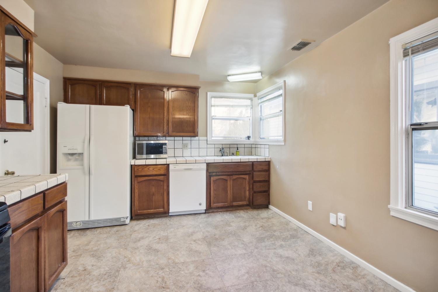 Detail Gallery Image 6 of 43 For 1505 V St, Sacramento,  CA 95818 - 3 Beds | 2 Baths