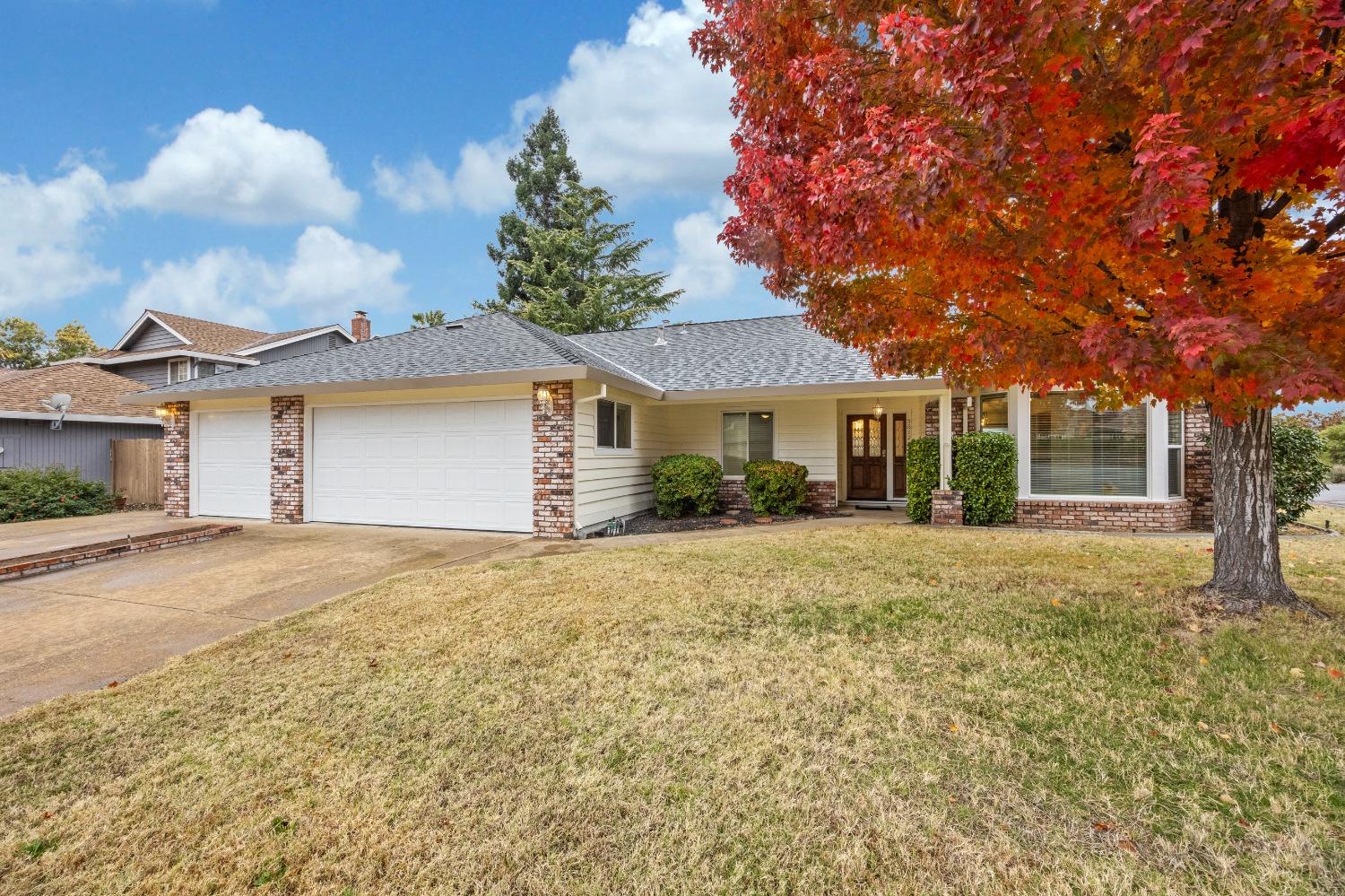 Detail Gallery Image 1 of 32 For 5612 Bluffs Dr, Rocklin,  CA 95765 - 3 Beds | 2 Baths