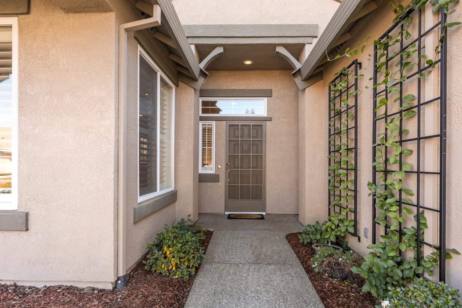 Detail Gallery Image 3 of 43 For 313 Hammill Ct, Roseville,  CA 95747 - 2 Beds | 2 Baths