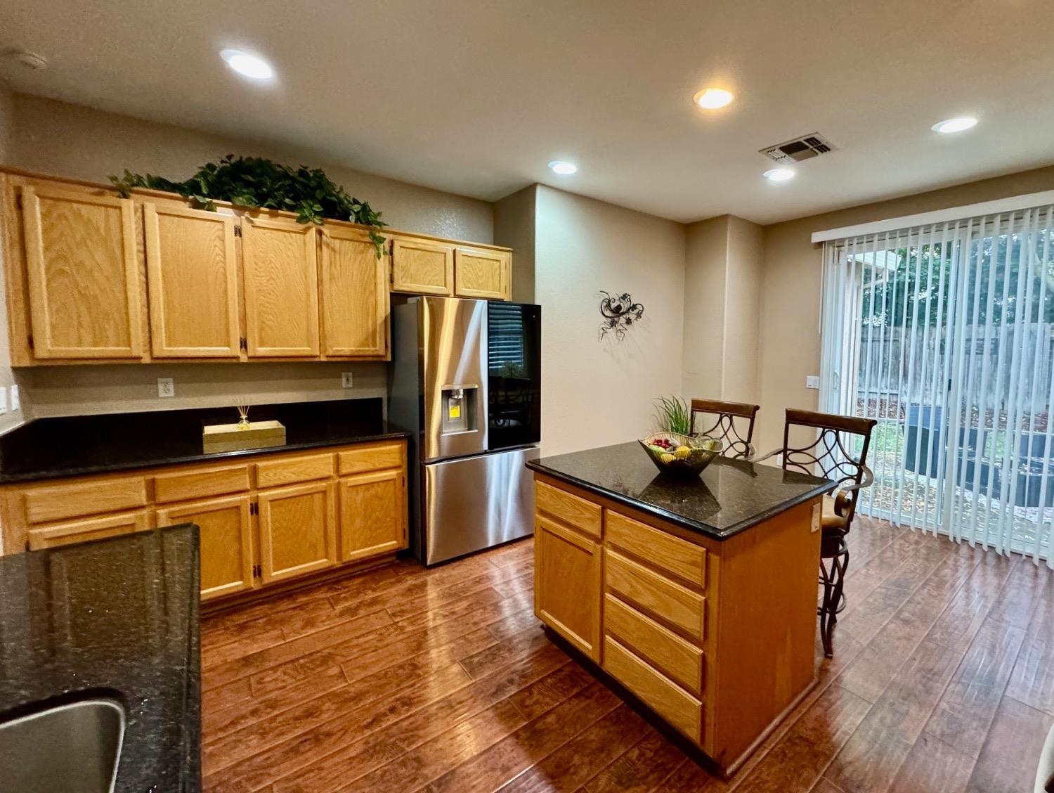 Detail Gallery Image 7 of 10 For 5011 Tuckerman Way, Sacramento,  CA 95835 - 3 Beds | 2 Baths