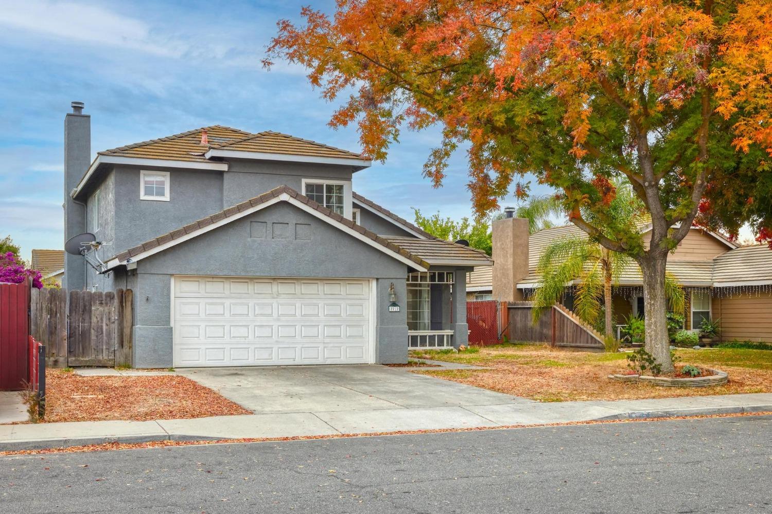 Detail Gallery Image 5 of 36 For 2212 Shadowbrook Way, Modesto,  CA 95351 - 4 Beds | 3 Baths