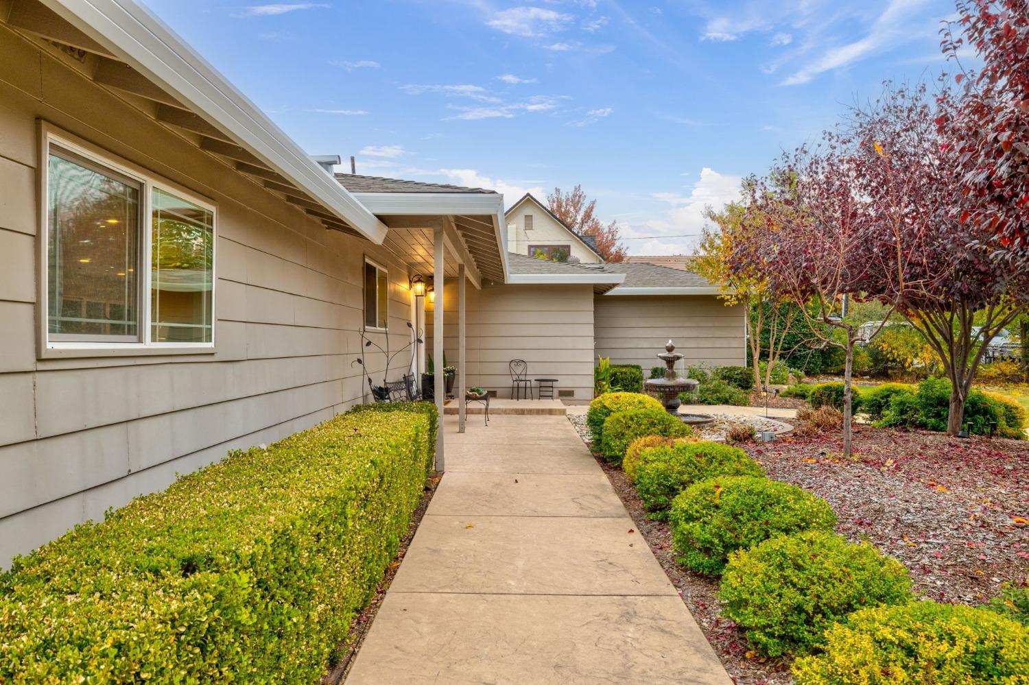 Detail Gallery Image 8 of 82 For 8755 Winding Way, Fair Oaks,  CA 95628 - 4 Beds | 2/1 Baths