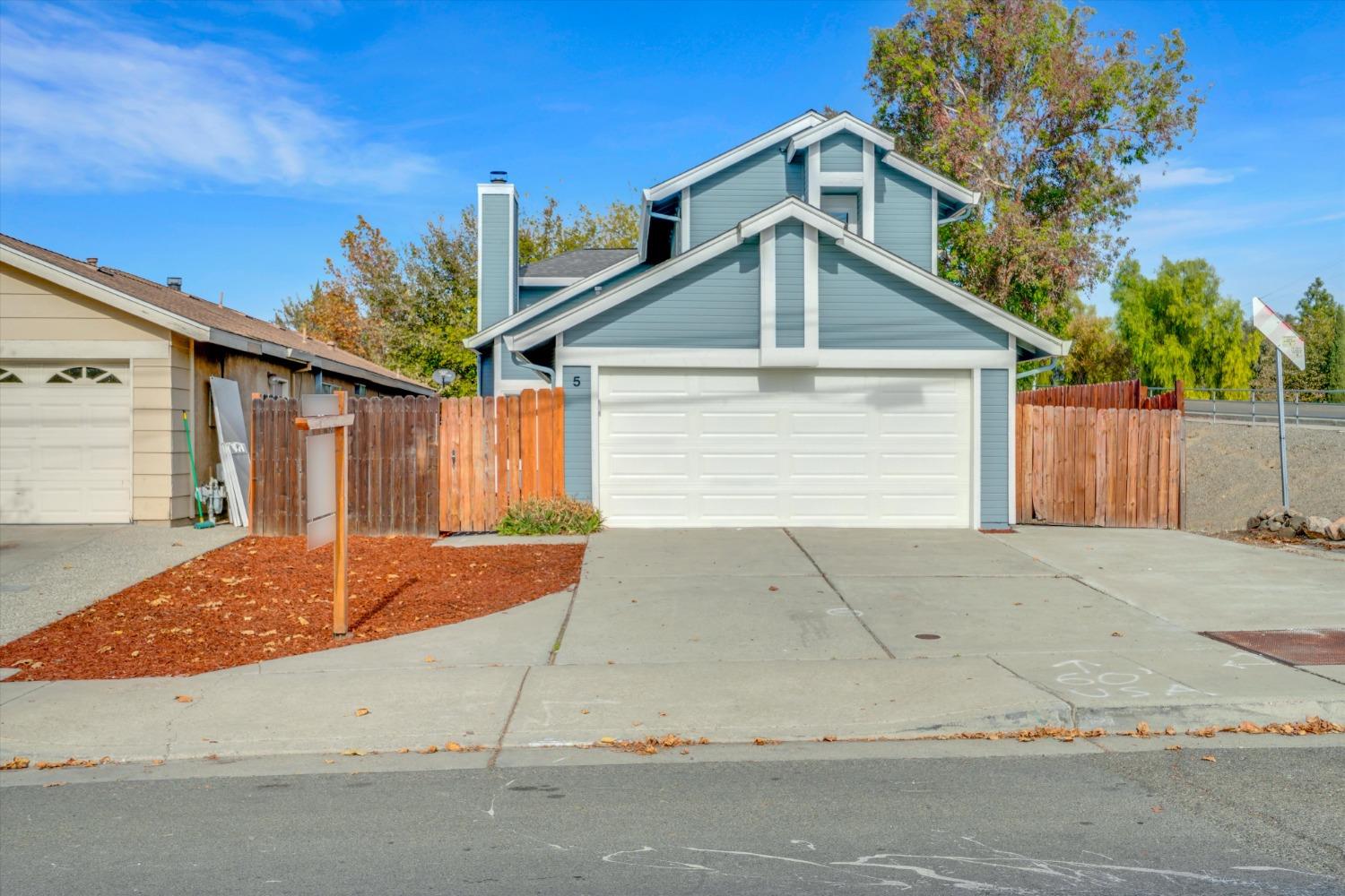 Detail Gallery Image 1 of 43 For 5 W Clover, Tracy,  CA 95376 - 4 Beds | 3 Baths