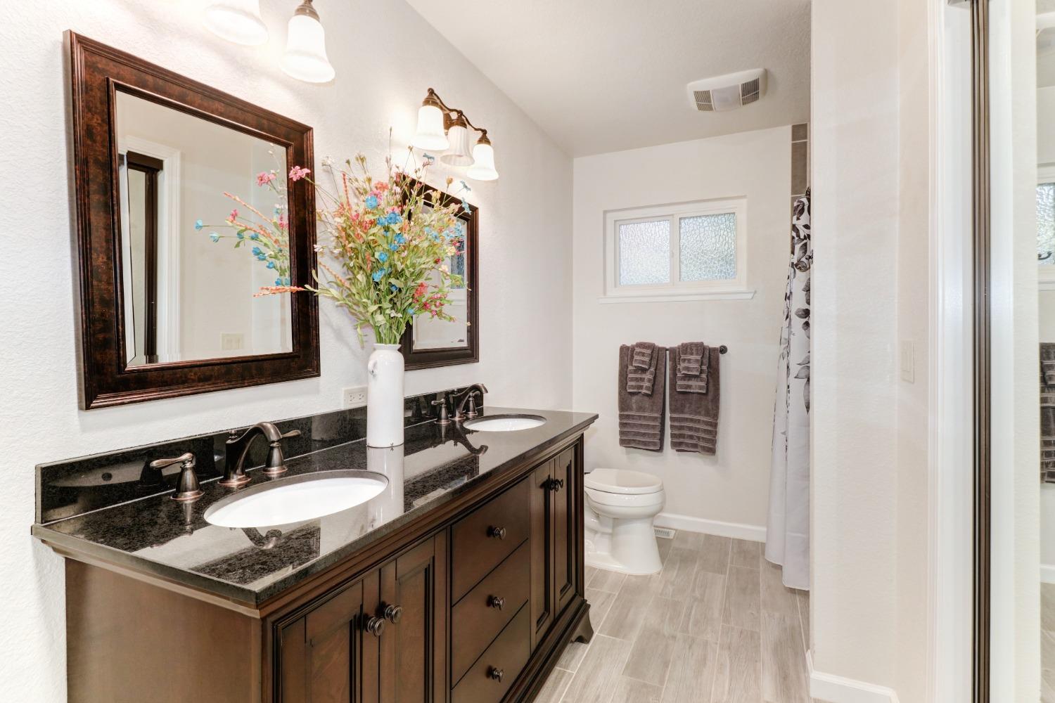 Detail Gallery Image 19 of 54 For 6617 Central Park Ct, Orangevale,  CA 95662 - 6 Beds | 3/1 Baths