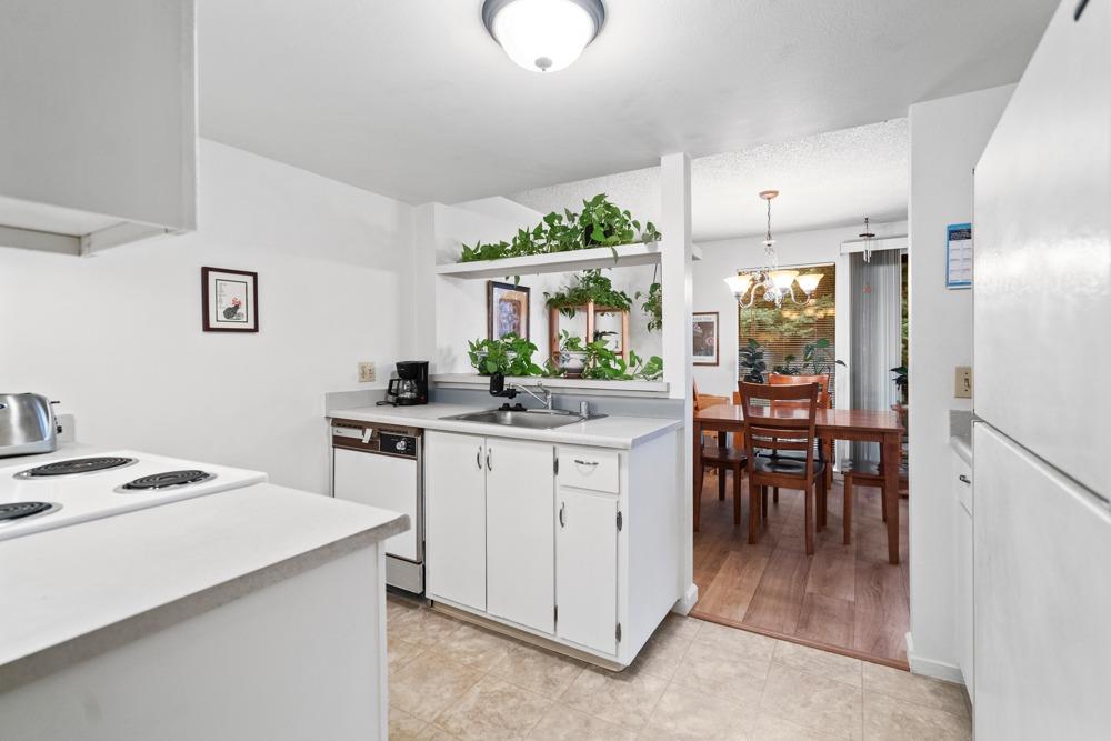 Detail Gallery Image 4 of 63 For 951 Fulton Avenue #530,  Sacramento,  CA 95825 - 2 Beds | 1 Baths