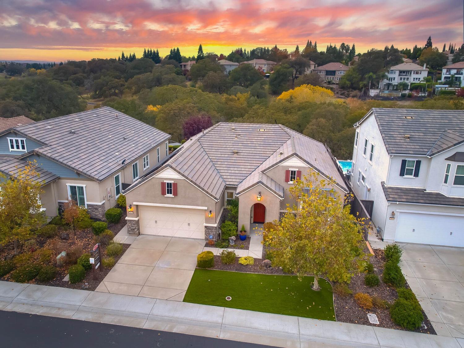 Detail Gallery Image 2 of 35 For 3625 Miners Ravine Dr, Roseville,  CA 95661 - 3 Beds | 2/1 Baths