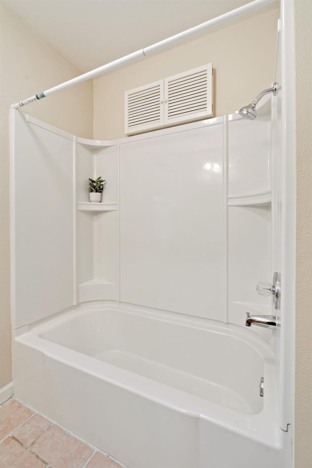 Detail Gallery Image 20 of 23 For 3108 Wemberley Dr, Sacramento,  CA 95864 - 3 Beds | 1 Baths