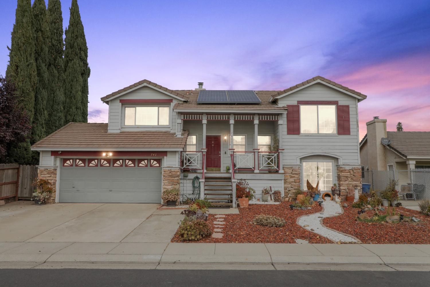 Detail Gallery Image 1 of 33 For 741 Prairie Dunes Dr, Lathrop,  CA 95330 - 4 Beds | 2/1 Baths