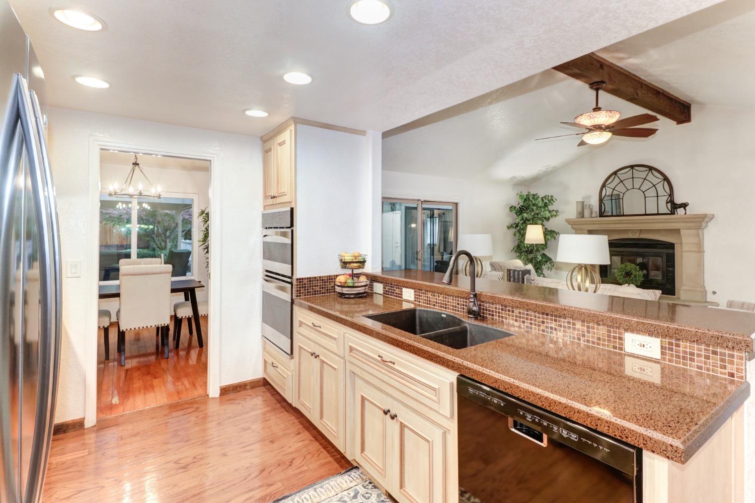 Detail Gallery Image 14 of 54 For 6617 Central Park Ct, Orangevale,  CA 95662 - 6 Beds | 3/1 Baths