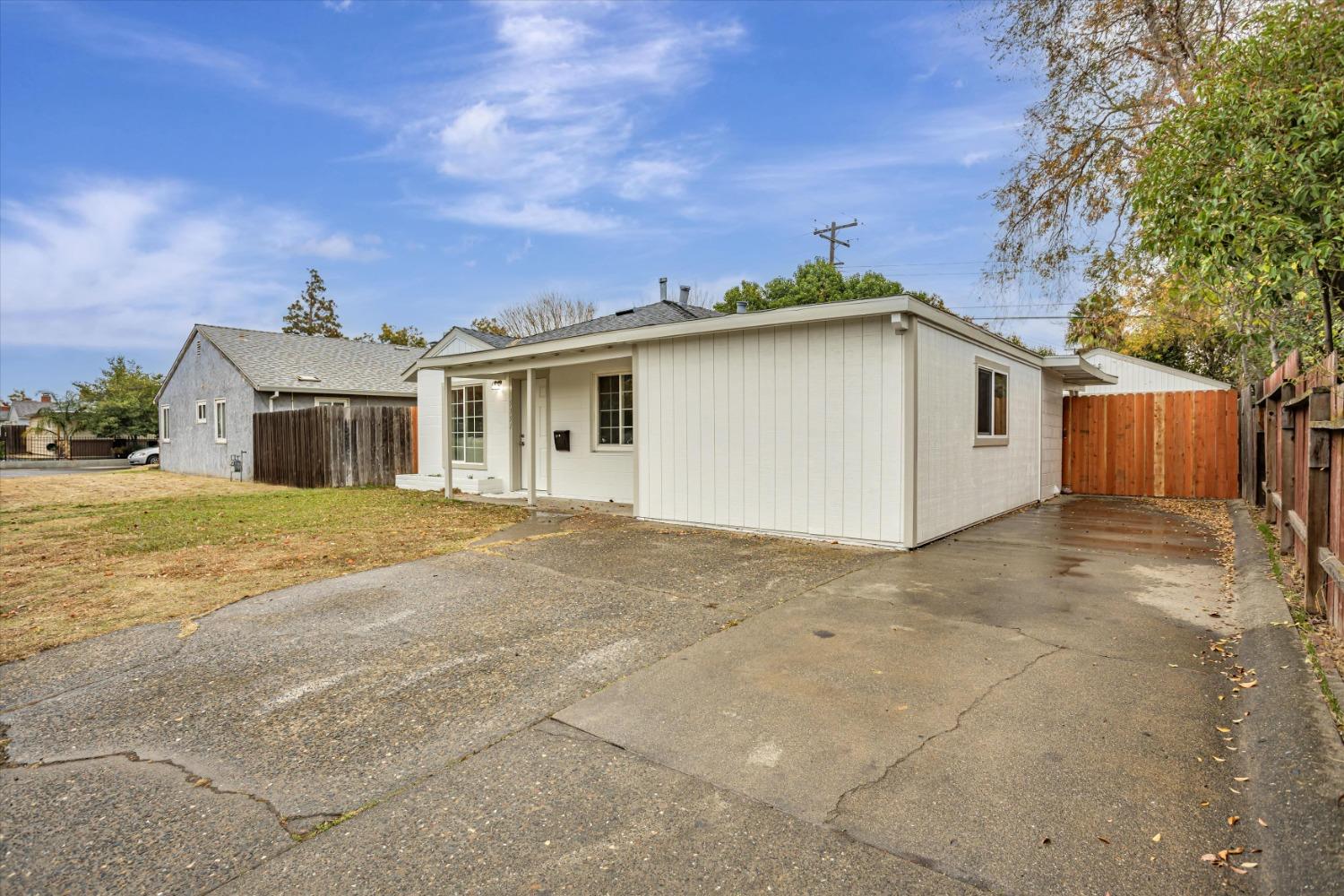 Detail Gallery Image 4 of 31 For 5351 Alcott Dr, Sacramento,  CA 95820 - 3 Beds | 1 Baths