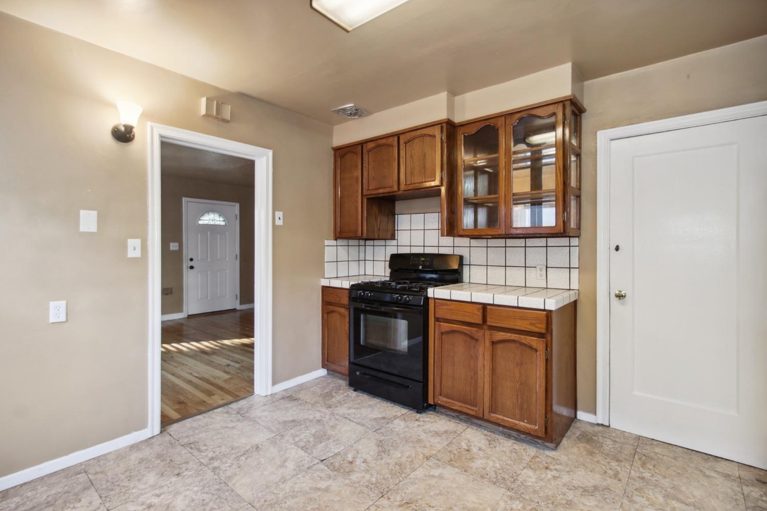 Detail Gallery Image 9 of 43 For 1505 V St, Sacramento,  CA 95818 - 3 Beds | 2 Baths