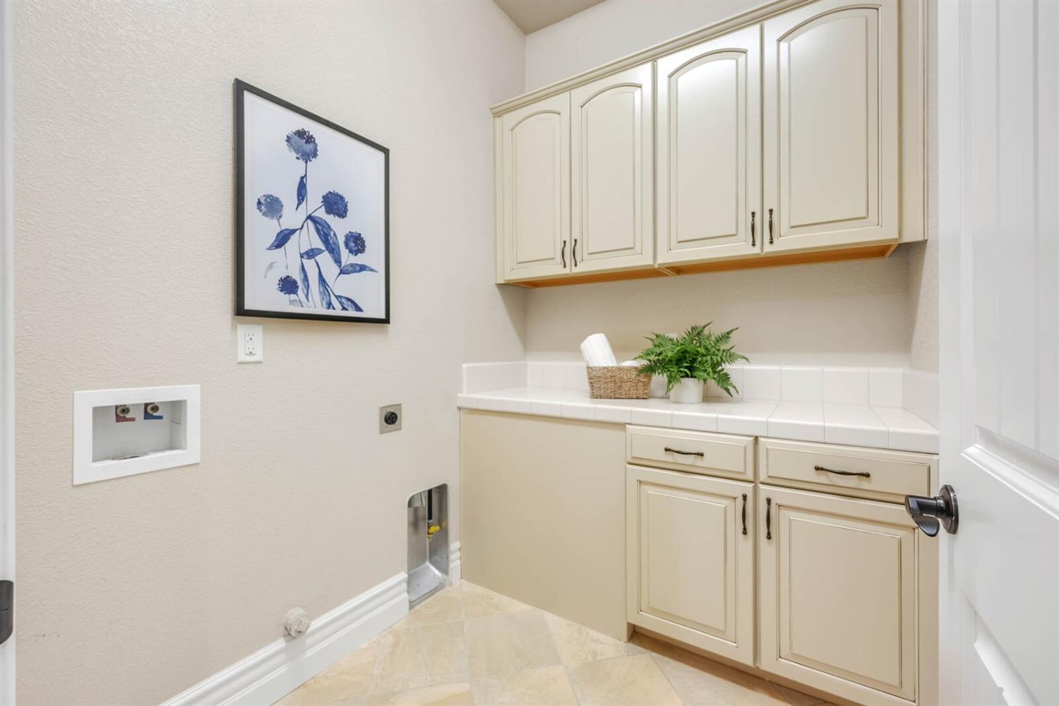 Detail Gallery Image 27 of 35 For 3625 Miners Ravine Dr, Roseville,  CA 95661 - 3 Beds | 2/1 Baths