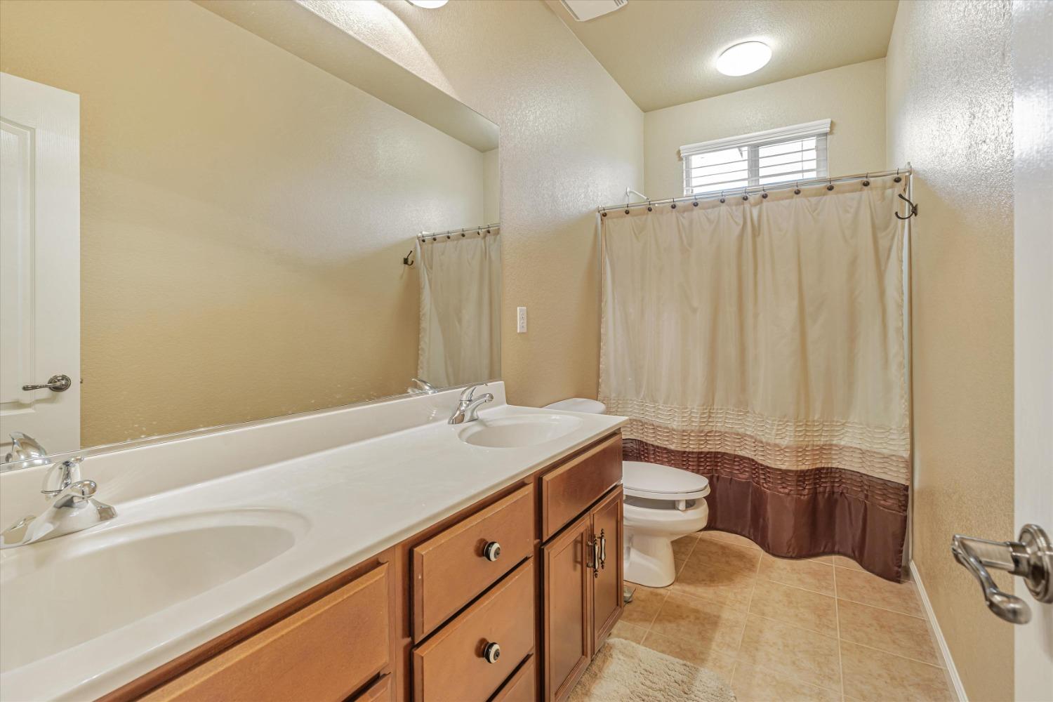 Detail Gallery Image 20 of 27 For 2025 Mariposa Dr, Hughson,  CA 95326 - 4 Beds | 2/1 Baths