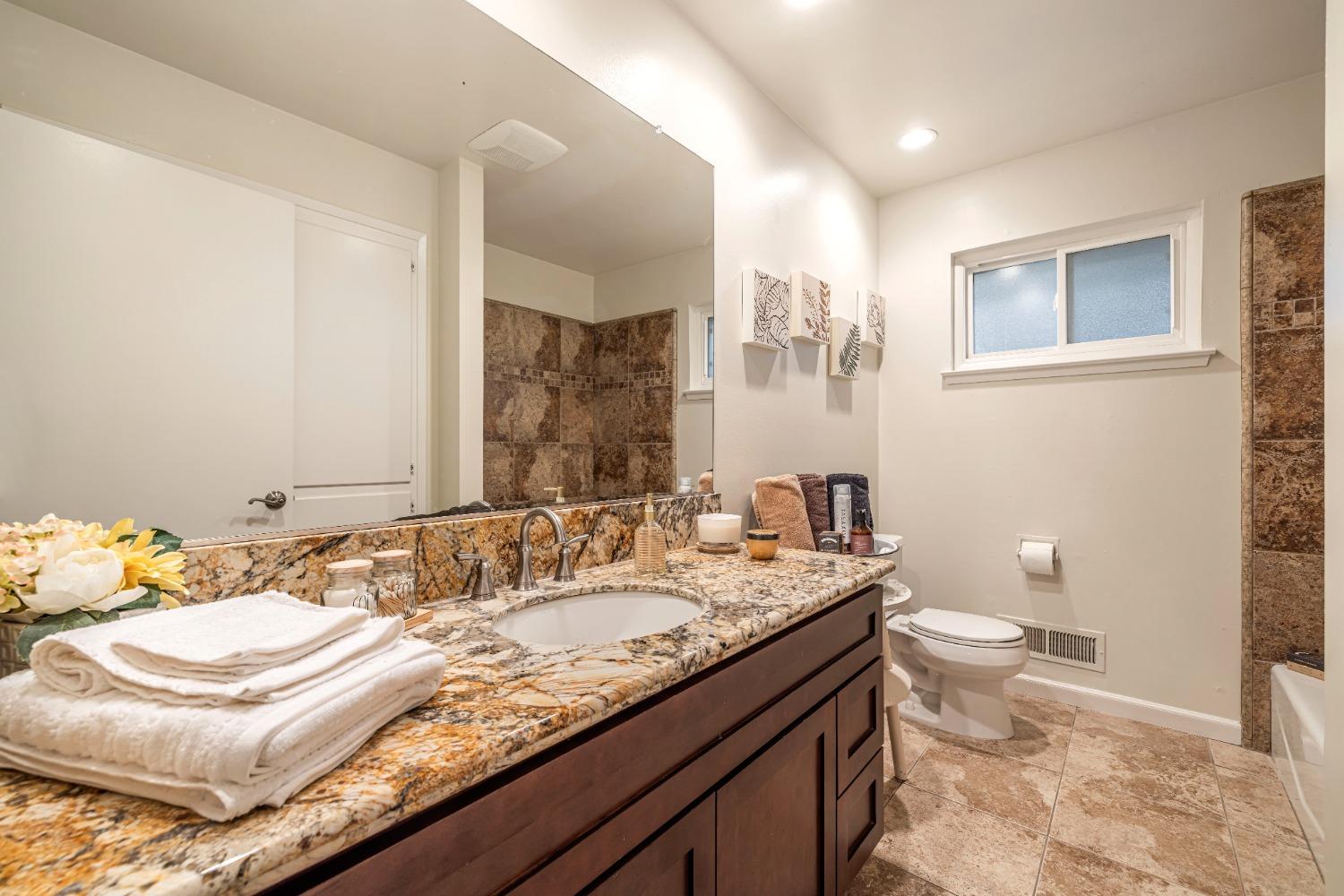 Detail Gallery Image 13 of 36 For 4409 Hackberry Ln, Carmichael,  CA 95608 - 3 Beds | 2 Baths