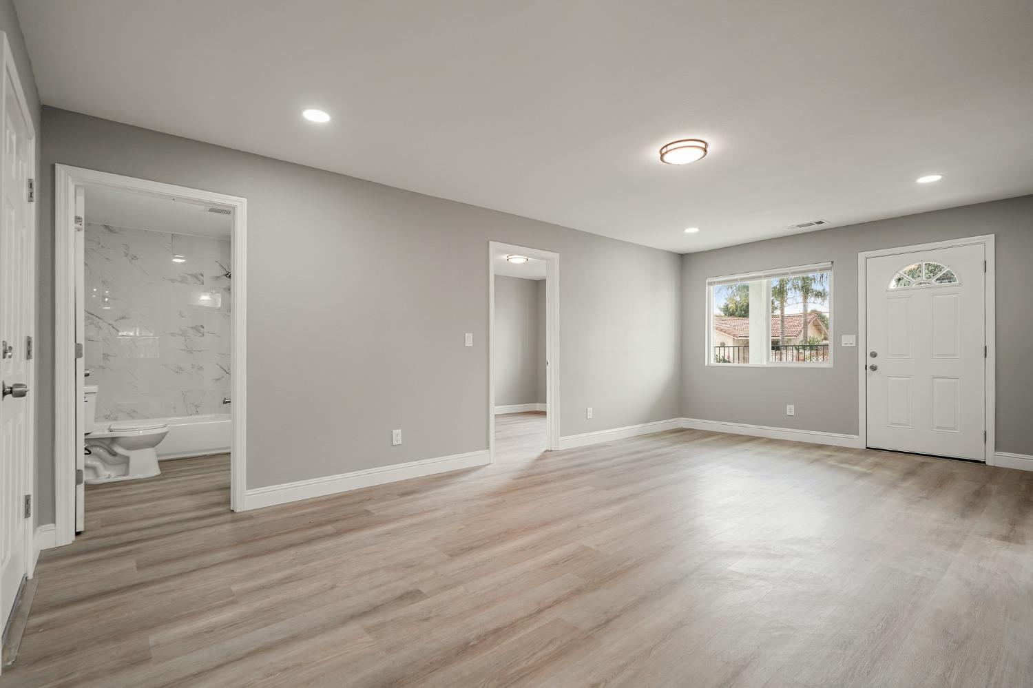 Detail Gallery Image 10 of 53 For 2114 Report Ave, Stockton,  CA 95205 - 3 Beds | 2 Baths