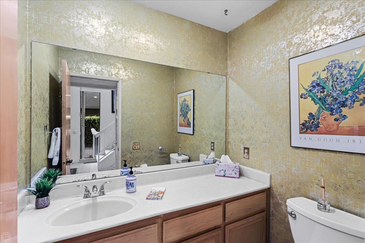 Detail Gallery Image 12 of 73 For 1913 Edgebrook Dr #D,  Modesto,  CA 95354 - 3 Beds | 2/1 Baths