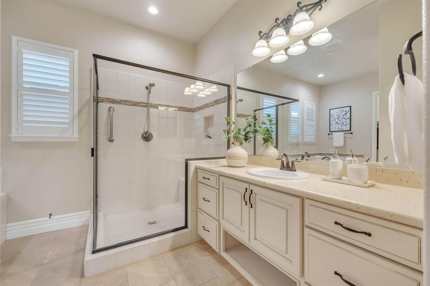 Detail Gallery Image 20 of 35 For 3625 Miners Ravine Dr, Roseville,  CA 95661 - 3 Beds | 2/1 Baths