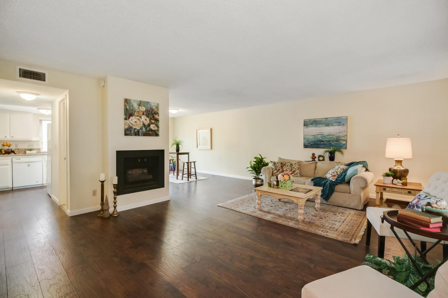 Detail Gallery Image 1 of 31 For 3227 Casitas Bonito, Sacramento,  CA 95825 - 3 Beds | 2/1 Baths