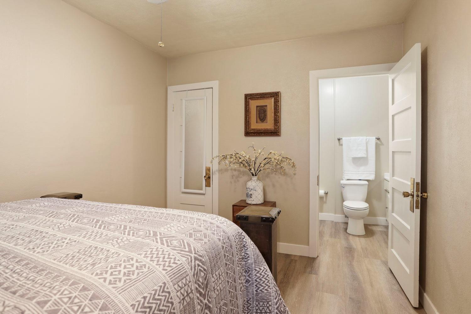 Detail Gallery Image 6 of 38 For 310 W North St, Manteca,  CA 95336 - 2 Beds | 2 Baths