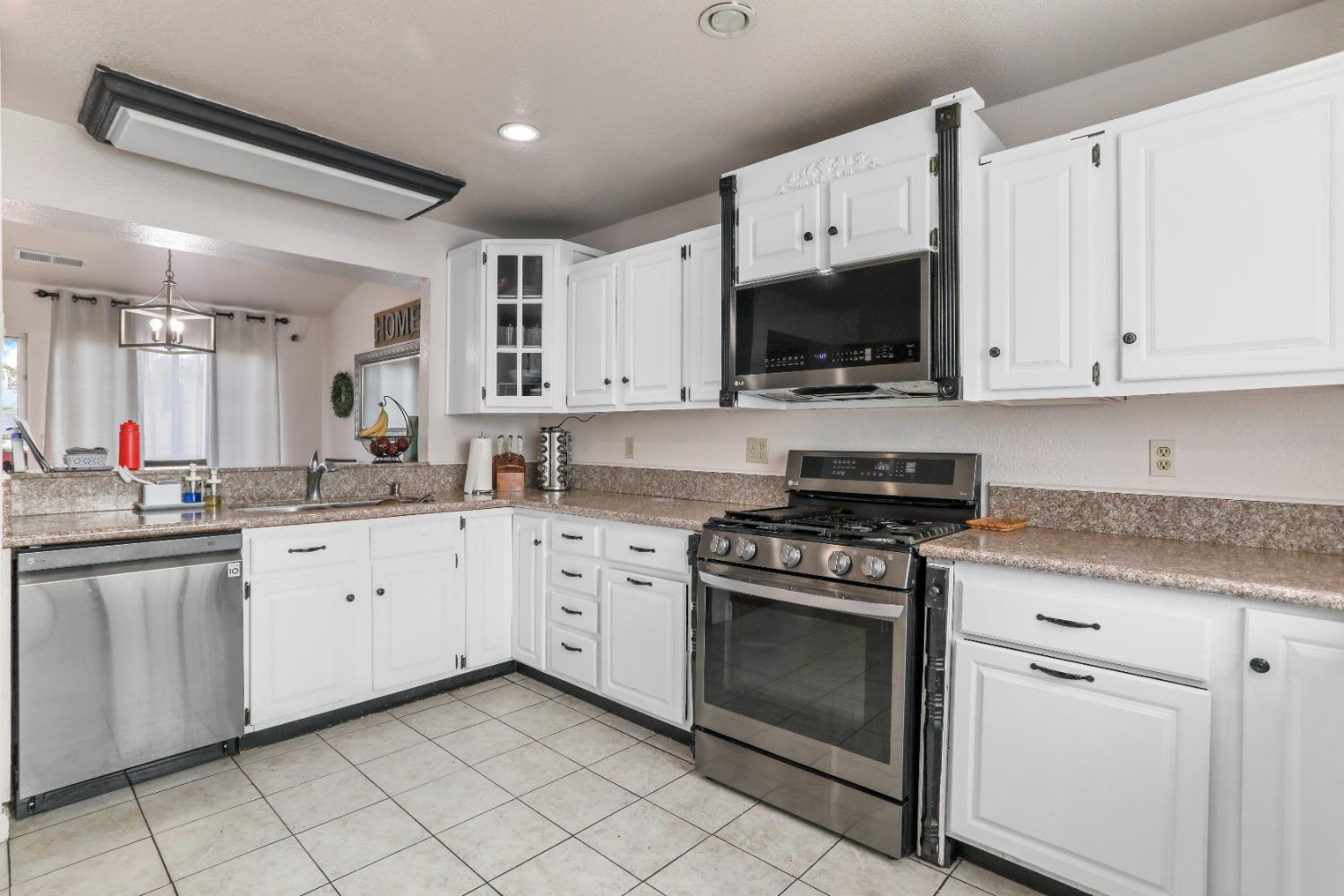 Detail Gallery Image 11 of 33 For 741 Prairie Dunes Dr, Lathrop,  CA 95330 - 4 Beds | 2/1 Baths