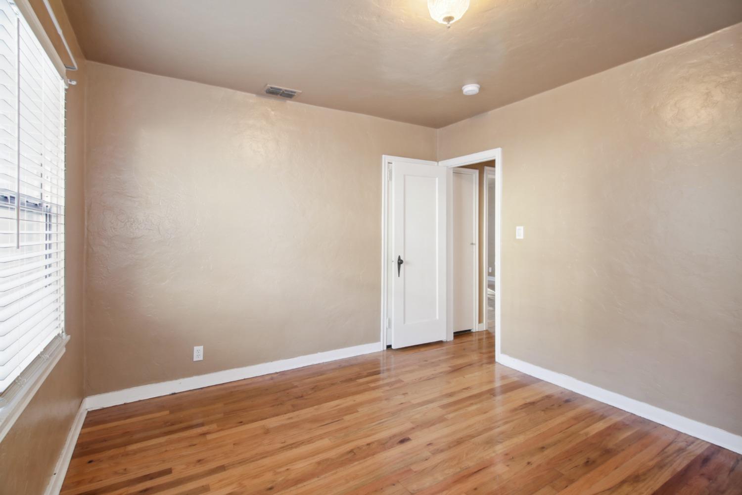 Detail Gallery Image 11 of 43 For 1505 V St, Sacramento,  CA 95818 - 3 Beds | 2 Baths