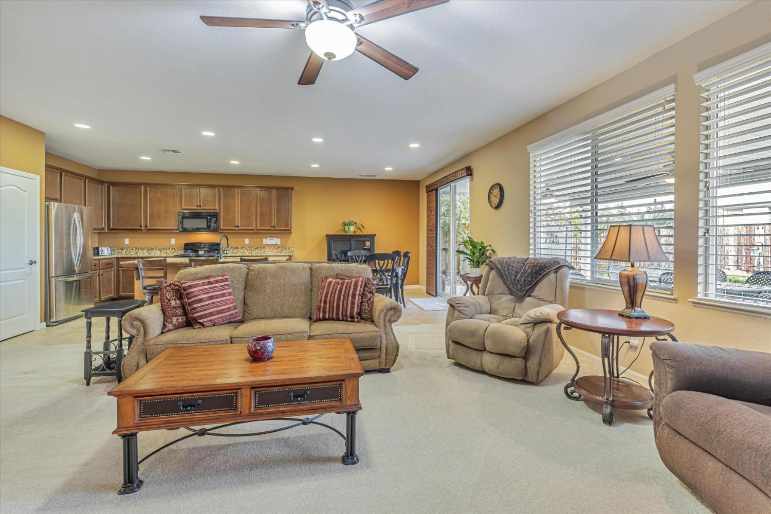 Detail Gallery Image 5 of 27 For 2025 Mariposa Dr, Hughson,  CA 95326 - 4 Beds | 2/1 Baths