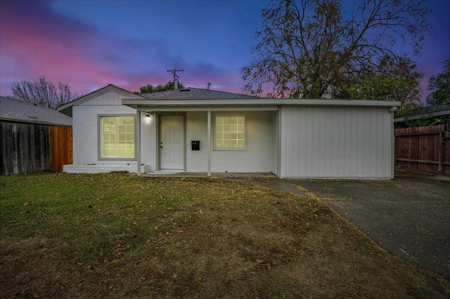 Detail Gallery Image 1 of 31 For 5351 Alcott Dr, Sacramento,  CA 95820 - 3 Beds | 1 Baths