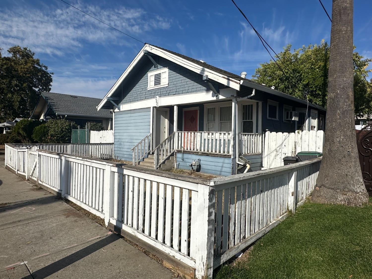 Detail Gallery Image 2 of 7 For 725 W Fremont St, Stockton,  CA 95203 - 2 Beds | 1 Baths