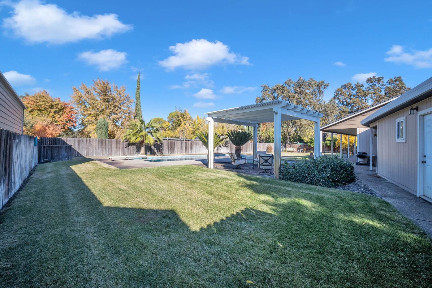 Detail Gallery Image 5 of 42 For 1461 Country Club Rd, Olivehurst,  CA 95961 - 3 Beds | 2 Baths