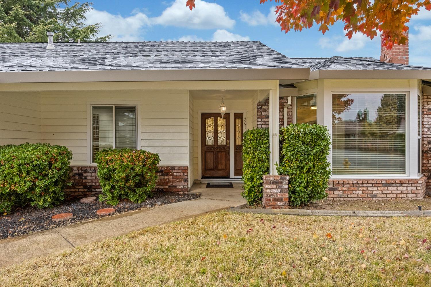 Detail Gallery Image 3 of 32 For 5612 Bluffs Dr, Rocklin,  CA 95765 - 3 Beds | 2 Baths