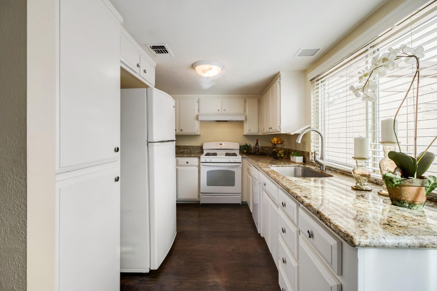 Detail Gallery Image 10 of 31 For 3227 Casitas Bonito, Sacramento,  CA 95825 - 3 Beds | 2/1 Baths