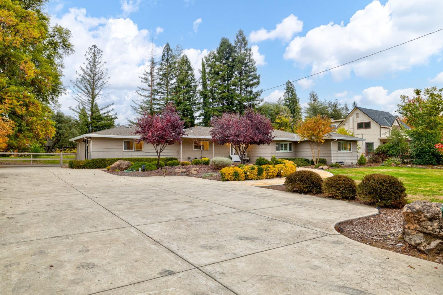 Detail Gallery Image 6 of 82 For 8755 Winding Way, Fair Oaks,  CA 95628 - 4 Beds | 2/1 Baths