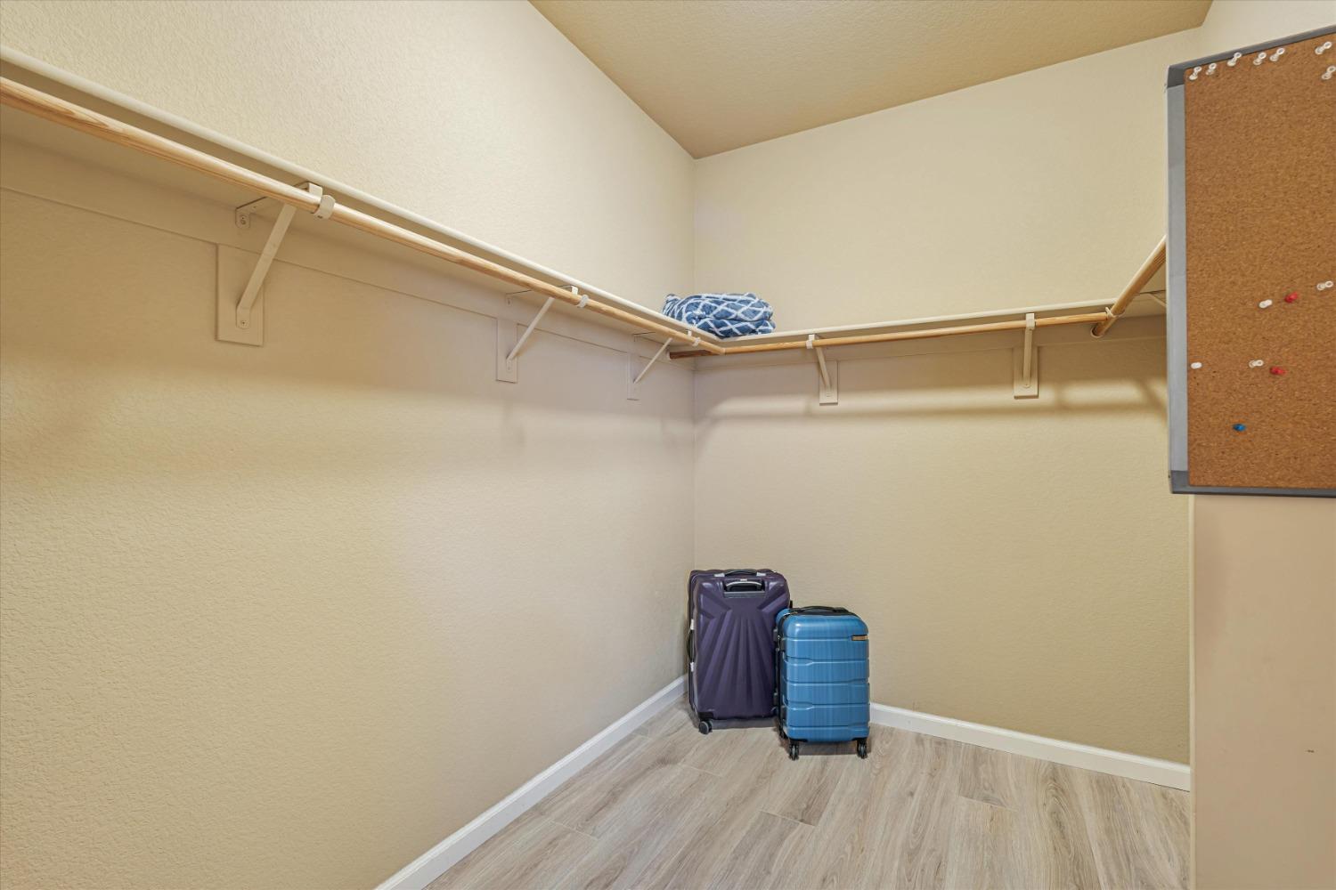 Detail Gallery Image 13 of 27 For 2025 Mariposa Dr, Hughson,  CA 95326 - 4 Beds | 2/1 Baths